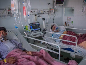 يشيد مجلس نظام الملالي في جلساته بحكومة إبراهيم رئيسي ممجدا إياه وكأنه وجد منقذا لأزمة المعيشة والانهيار الاقتصادي للنظام