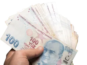 الليرة التركية تشهد تحسن من انخفاضات غير مسبوقة في التعاملات المبكرة 