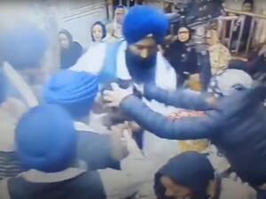 فيديو.. ضرب رجل حتى الموت داخل معبد للسيخ