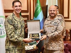 رئيس هيئة الأركان العامة السعودي وقائد القوات البحرية المركزية الأمريكية