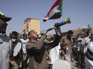 المطالبة بتاسيس سلطة وطنية