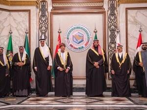 ابن سلمان يفتتح جلسات القمة