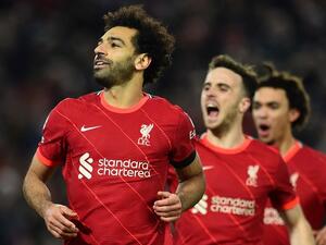 صلاح (يسار) يقود ليفربول لانتصار جديد (المصدر: حساب ليفربول على تويتر)