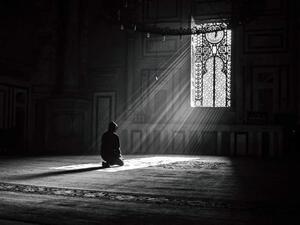 لماذا نهانا القرآن عن محاسبة اللآخرين؟