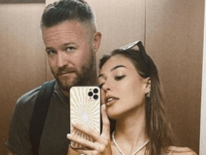 ديلان دينيز وحبيبها ثور