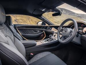 Bentley تطرح GT Mulliner Blackline المتميّزة بلمسات داكنة تسهم بتعزيز الفخامة العصرية