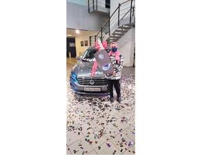 خلال الحدث فاين الصحية القابضة تختتم حملة "اربح سيارة" بتسليم سيارة فولكس فاجن باسات 2021 للفائزة