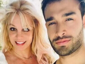  Asghari proposed with a 4-carat diamond engagement ring