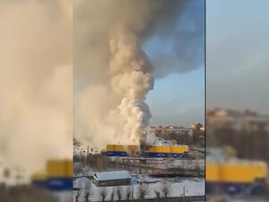 Shopping mall catch fire in Russia