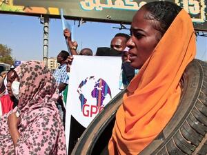 الاف السودانيين ينددون بالانقلاب