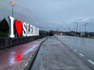 واكد سكان وشهود عيان انهم شعروا بالهزات الزلزالية الا انه لم يتم الحديث عن ضحايا