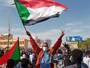  الاف المتحتجين  توجهو الى بوابات القصر الجمهوري 