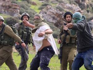 نابلس.. إصابة 3 فلسطينيين بهجوم لمستوطنين 