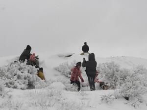 snow storm leaves 125,0000 cars stranded in Pakistan