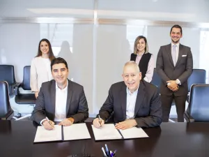 الملكية الأردنية وشركة طماطم الريادية توقعان اتفاقية لمنح المسافرين خيارات متنوعة للترفيه خلال رحلاتهم