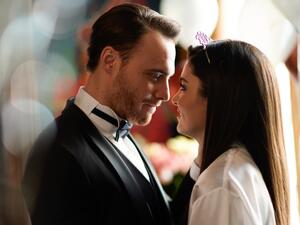 Kerem Bürsin and Hande Erçel Welcome 2022 With a Wedding Plan and Having Children