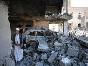 100 قتيل في قصف جوي لسجن صعدة