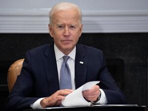 بوتين يغزو... بايدن يصلّي