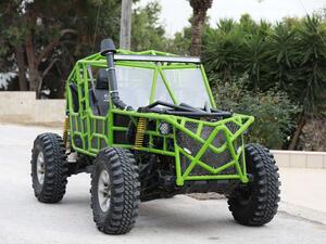 فلسطيني يصنع مركبة رباعية الدفع