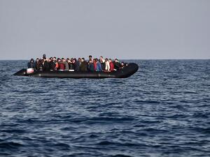 يلعنون الاستعمار ويهاجرون إليه