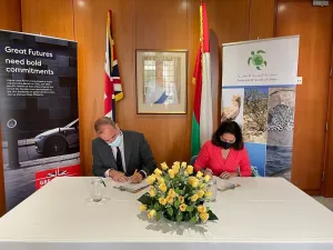جمعية البيئة العُمانية تفوز بمنحة من السفارة البريطانية لدعم مشاريع الحفاظ على أشجار اللبان وإعادة تدوير شباك ومعدات الصيد