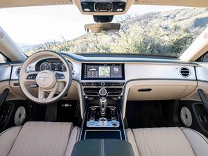 سيارة Bentley Flying Spur الهجينة تثير الإعجاب في بيفرلي هيلز