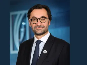 بنك الإمارات دبي الوطني يكشف عن توقعاته للاستثمارات العالمية لعام 2022