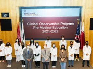 طلاب وايل كورنيل للطب - قطر يلازمون الأطباء لاكتساب خبرات إكلينيكية