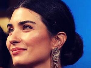 Tuba Büyüküstün'ün 'Çok Aşığım' Paylaşımı.. Murat Boz'u Anlamak mı?!