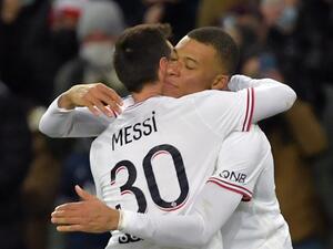 Paris Saint-Germain's French forward Kylian Mbappe is congratulated by Paris Saint-Germain's Argentinian forward Lionel Messi after scoring during the French L1 football match between Paris-Saint Germain (PSG) and Le Stade rennais Football Club at The Parc des Princes Stadium in Paris on February 11, 2022. (Photo by JULIEN DE ROSA / AFP)