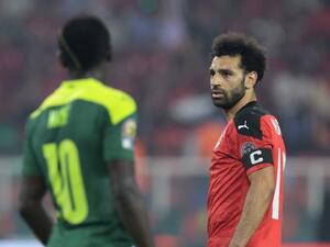 Egypt's forward Mohamed Salah (R) and Senegal's forward Sadio Mane look on during the Africa Cup of Nations (CAN) 2021 final football match between Senegal and Egypt at Stade d'Olembe in Yaounde on February 6, 2022. (Photo by Kenzo TRIBOUILLARD / AFP)