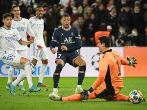 PSG's French forward Kylian Mbappe (C) shoots and scores a goal during the UEFA Champions League round of 16 first leg football match between PSG and Real Madrid at the Parc des Princes stadium in Paris on February 15, 2022. (Photo by Alain JOCARD / AFP)