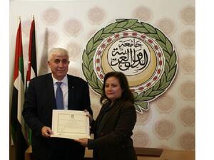 جامعة الدول العربية تكرم "أبوغزاله العالمية" لجهودها في دعم أعمال العقد العربي لمحو الأمية