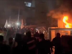 محتجون يحرقون مقر "الديمقراطي الكردستاني" العراقي