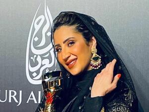 المصممة السعودية أروى العماري بإطلالة فخمة في EMI GALA 2022
