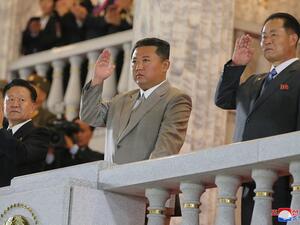 الرئيس الكوري الشمالي كيم جونغ