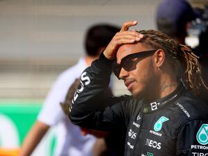 Mercedes' British driver Lewis Hamilton is pictured during the first day of the Formula One (F1) pre-season testing at the Bahrain International Circuit in the city of Sakhir on March 10, 2022. (Photo by Giuseppe CACACE / AFP)