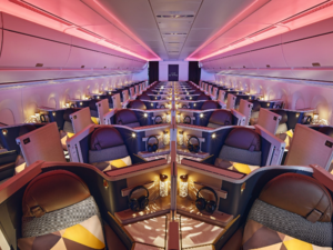 الاتحاد للطيران تكشف طائرتها الجديدة "استدامة 50" طراز إيرباص A350 بإطلاق رحلتها الافتتاحية إلى باريس