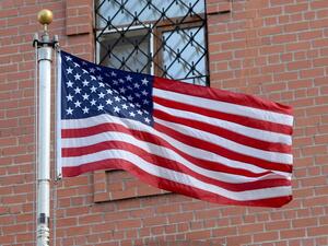 واشنطن تأمر الموظفين غير الأساسيين بقنصليتها بشنغهاي بمغادرة المدينة