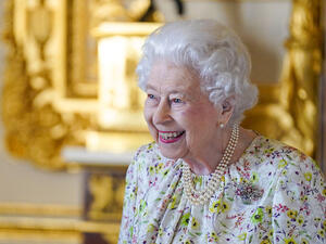 الملكة إلزابيث الملكة إلزابيث