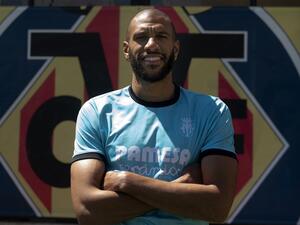 Villarreal's French midfielder Etienne Capoue poses during an interview with AFP at the Ciudad Deportiva Villarreal in Vila-Real on April 25, 2022. (Photo by JOSE JORDAN / AFP)