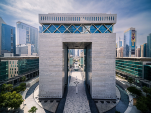 مركز دبي المالي العالمي يطلق حاضنة "استديوهات المشاريع" الأولى من نوعها في العالم لتنمية منظومة "التمويل الشامل" انطلاقاً من دبيأعلن مركز دبي المالي العالمي، المركز المالي الرائد في منطقة الشرق الأوسط وأفريقيا وجنوب آسيا، عن إطلاق حاضنة "استديوهات المشاريع" Venture Studio الجديدة والأولى من نوعها في العالم والتي تركز حصرياً على قطاع التمويل الشامل وتقنيات الأصول الرقمية. وتأتي هذه المبادرة في إطار مساعي المركز المالي لتحقيق أهداف استراتيجيته لعام 2030 عبر استقطاب ألمع العقول وأفضل الشركات من مختلف أنحاء الع