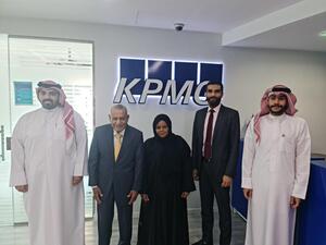 مواصله الاستثمار في برنامج صندوق جاسم فخرو للتطوير المهني في شركة كي بي إم جي في البحرين 