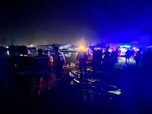 تمكنت القوات البحرية التابعة للجيش حتى الساعة من إنقاذ 48 شخصا بينهم طفلة متوفية