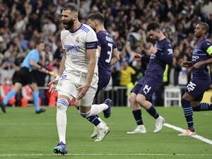 بنزيمة يقود ريال مدريد لنهائي دوري الأبطال (المصدر: أ ف ب)
