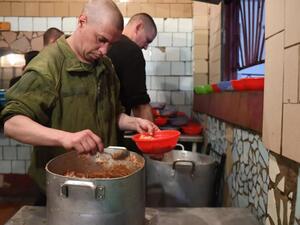 بعد استسلامهم...كيف يعيش الجنود الأوكرانيون الأسرى في سجون دونيتسك الشعبية؟