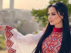 عيد الاستقلال الأردني: ديانا كرزون تتألق بعباءة أردنية تراثية