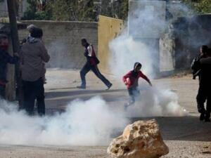اختناق عشرات الفلسطينيين بمواجهات مع قوات إسرائيلية بالقدس