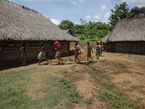 شعب "كونا" يتشبث بتقاليده بعيدا عن الحداثة