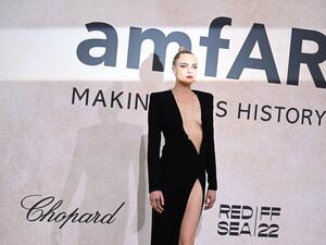British model Cara Delevingne arrives on May 26, 2022 to attend the annual amfAR Cinema Against AIDS Cannes Gala at the Hotel du Cap-Eden-Roc in Cap d'Antibes, southern France, on the sidelines of the 75th Cannes Film Festival. (Photo by PATRICIA DE MELO MOREIRA / AFP)